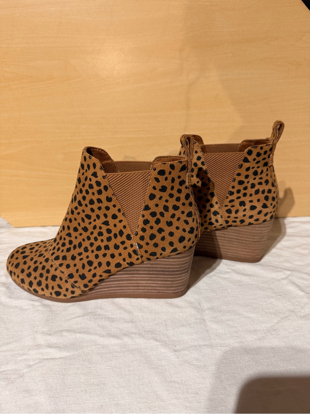 TOMS Women’s Tan Leopard Print Wedge Ankle Boots